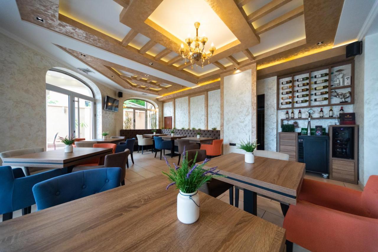 Garni Hotel Royal Crown Subotica Ngoại thất bức ảnh