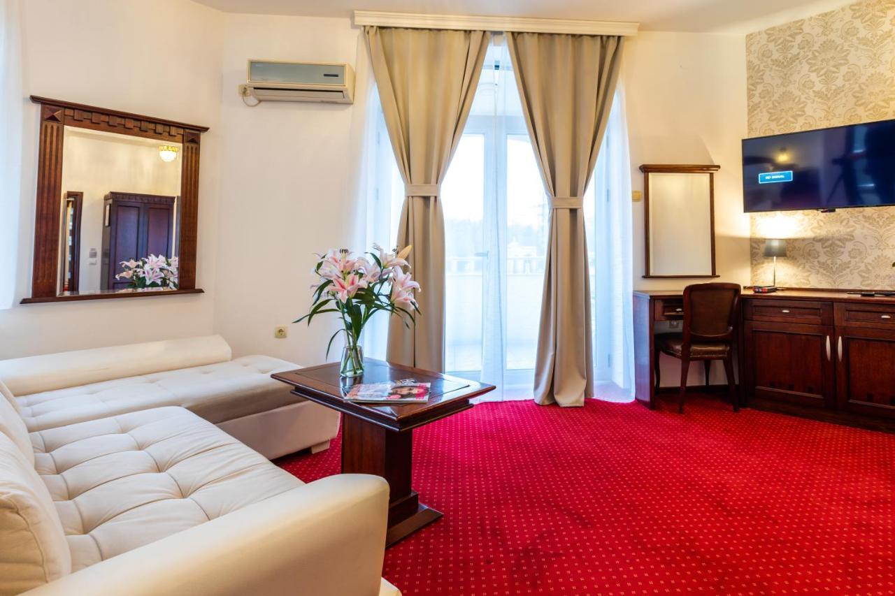 Garni Hotel Royal Crown Subotica Ngoại thất bức ảnh