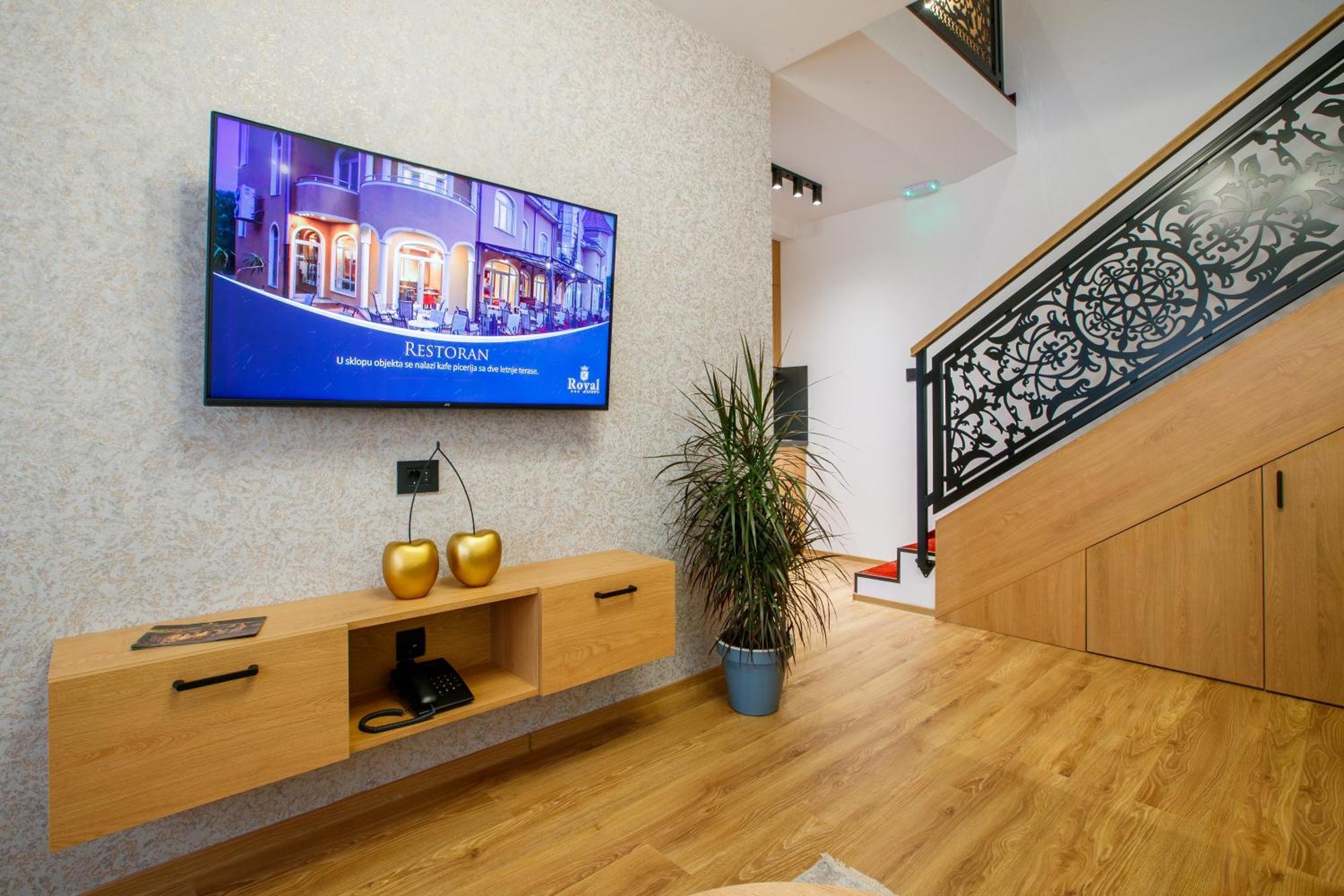 Garni Hotel Royal Crown Subotica Ngoại thất bức ảnh