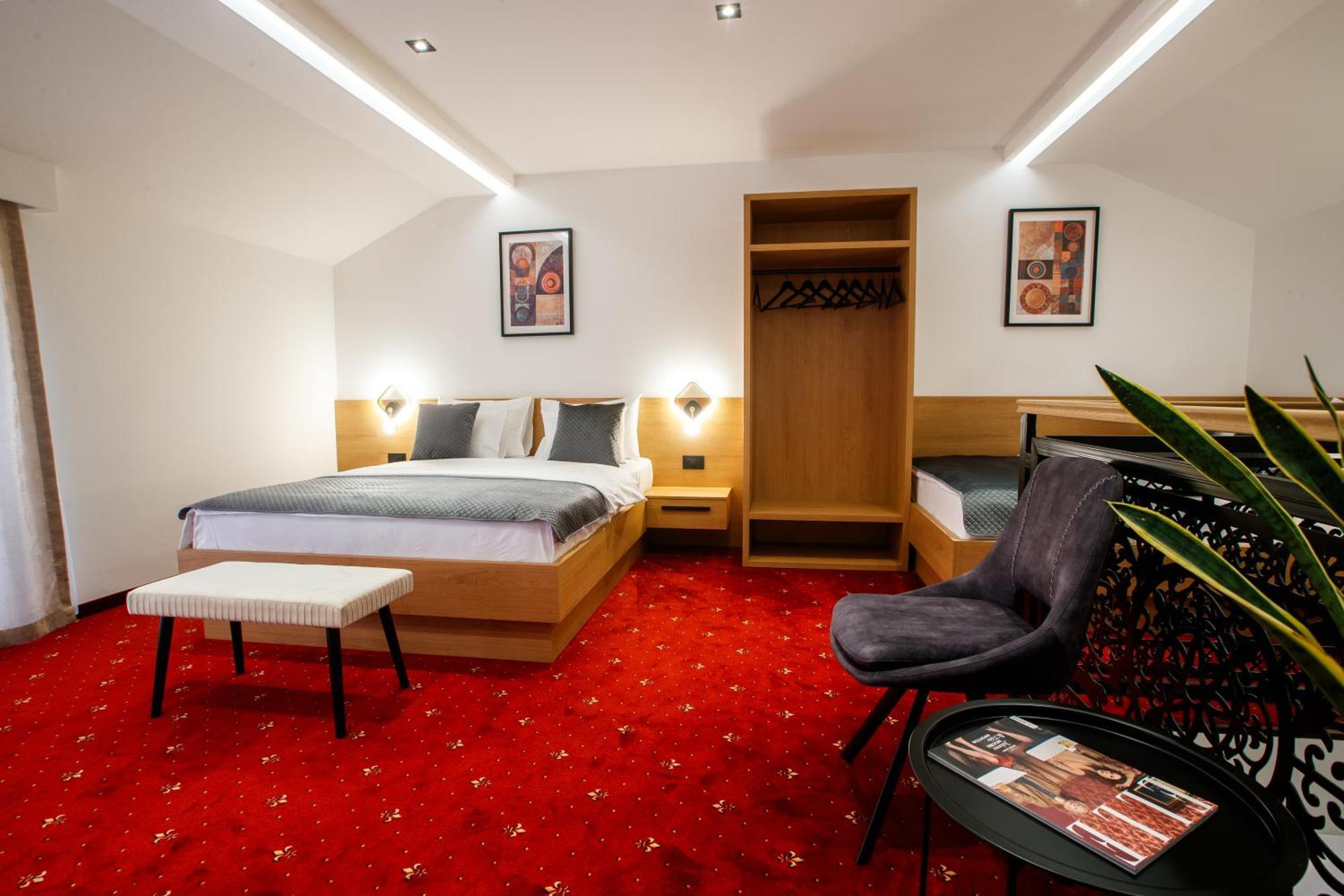 Garni Hotel Royal Crown Subotica Ngoại thất bức ảnh